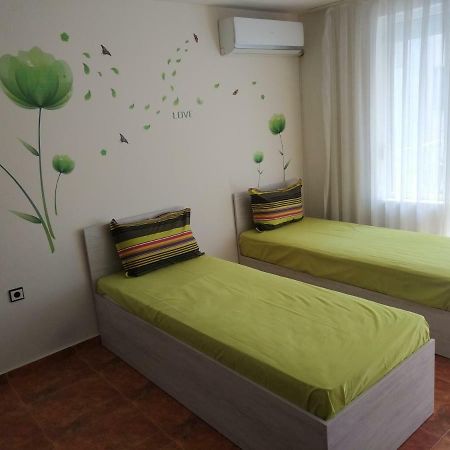 Appartamento Downtown Studio Varna Esterno foto