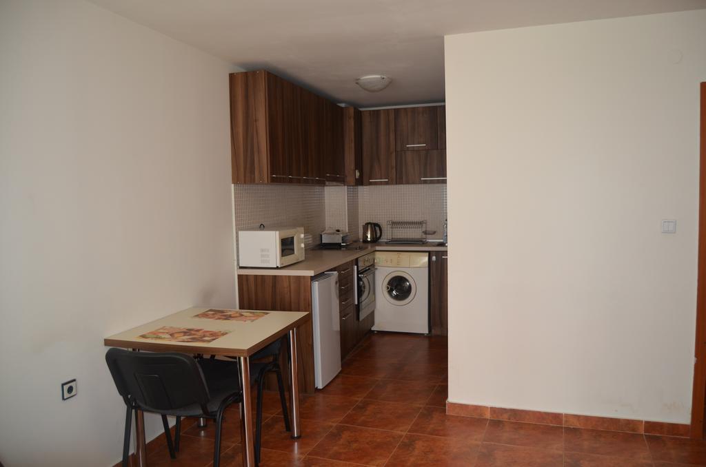 Appartamento Downtown Studio Varna Esterno foto