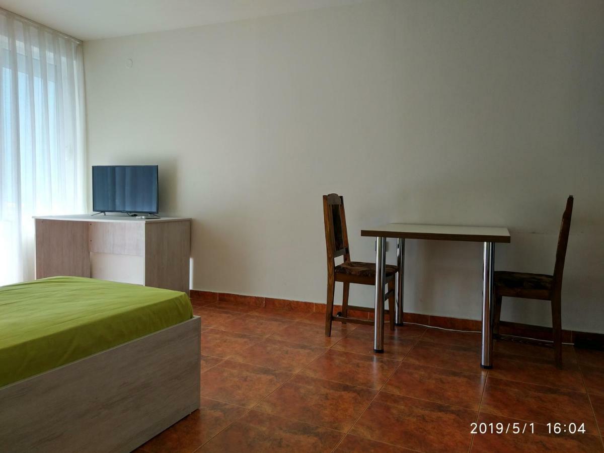 Appartamento Downtown Studio Varna Esterno foto