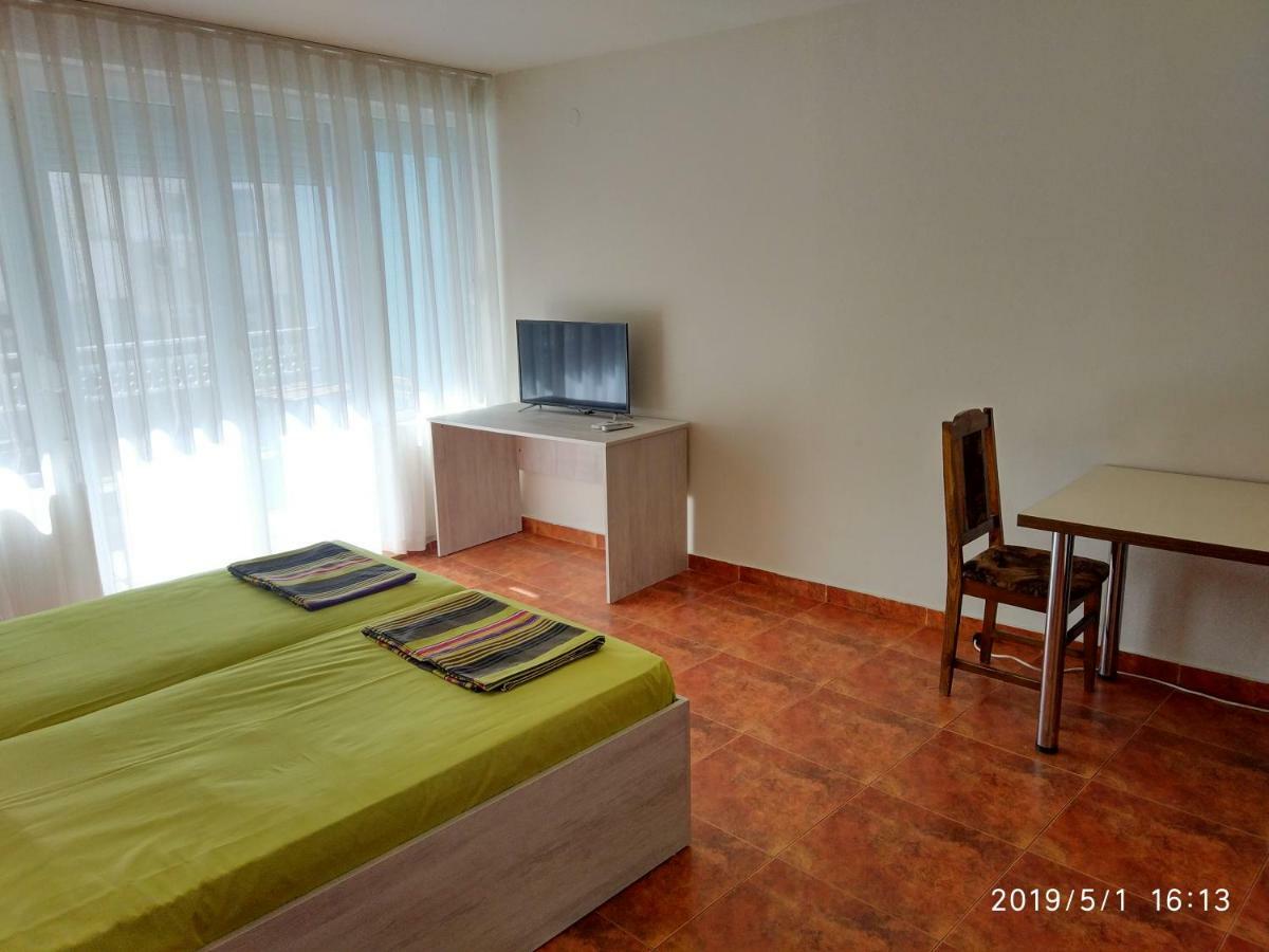 Appartamento Downtown Studio Varna Esterno foto